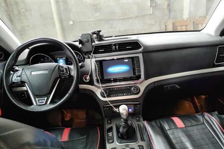 Used Haval H6 Coupe 2015 Blue Label 2.0T Manual 4x4 Elite Model Center Console