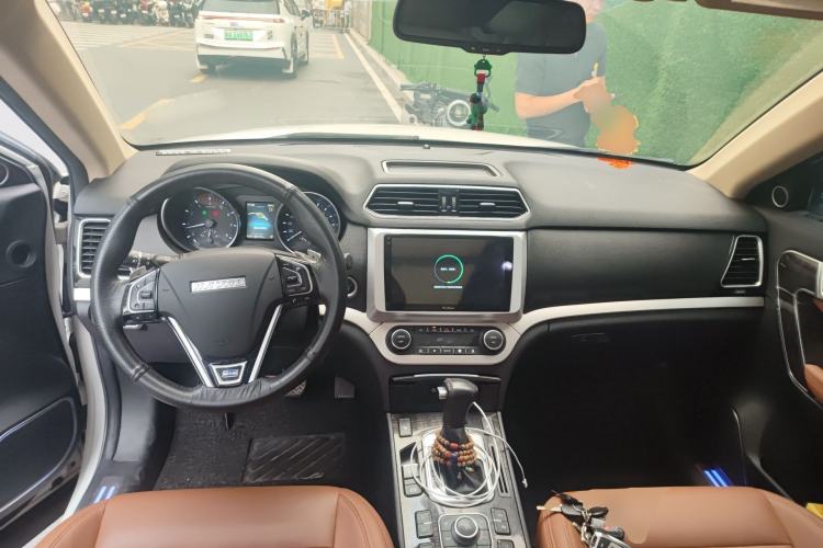 Used Haval H6 Coupe 2015 Blue Label 2.0T Automatic Two-Wheel Drive Prestige Model Center Console