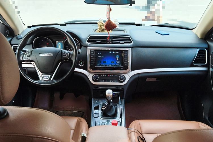 Used Haval H6 Coupe 2015 Blue Label 2.0T Manual 4x4 Elite Model Center Console