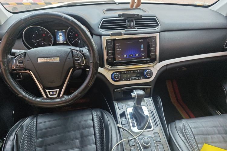 Used Haval H6 Coupe 2015 Blue Label 2.0T Automatic Two-Wheel Drive Prestige Model Center Console