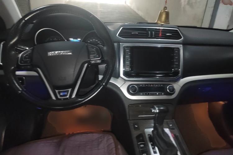 Used Haval H6 Coupe 2015 Blue Label 2.0T Automatic Two-Wheel Drive Prestige Model Center Console