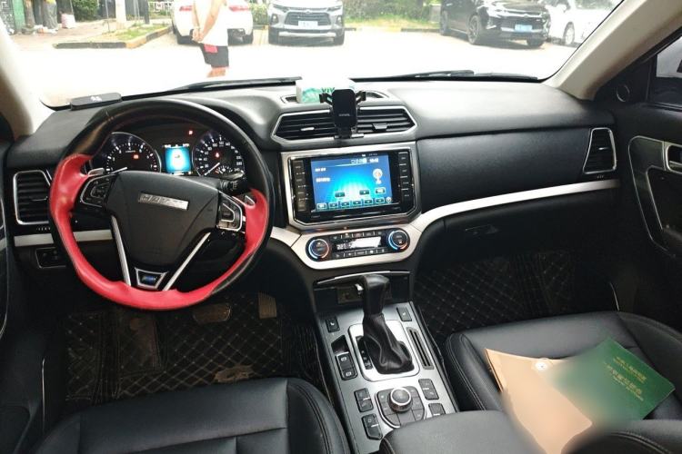 Used Haval H6 Coupe 2015 Blue Label 2.0T Automatic Two-Wheel Drive Elite Model Center Console