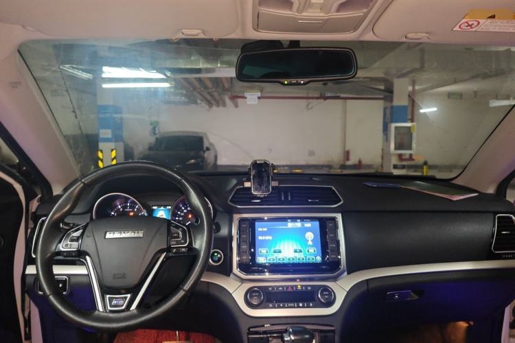 Used Haval H6 Coupe 2015 Blue Label 2.0T Automatic Two-Wheel Drive Prestige Model Center Console