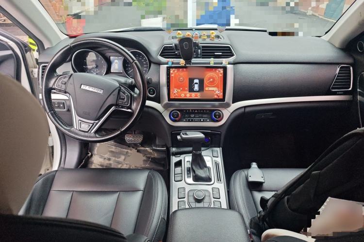 Used Haval H6 Coupe 2015 Blue Label 2.0T Automatic Two-Wheel Drive Elite Model Center Console