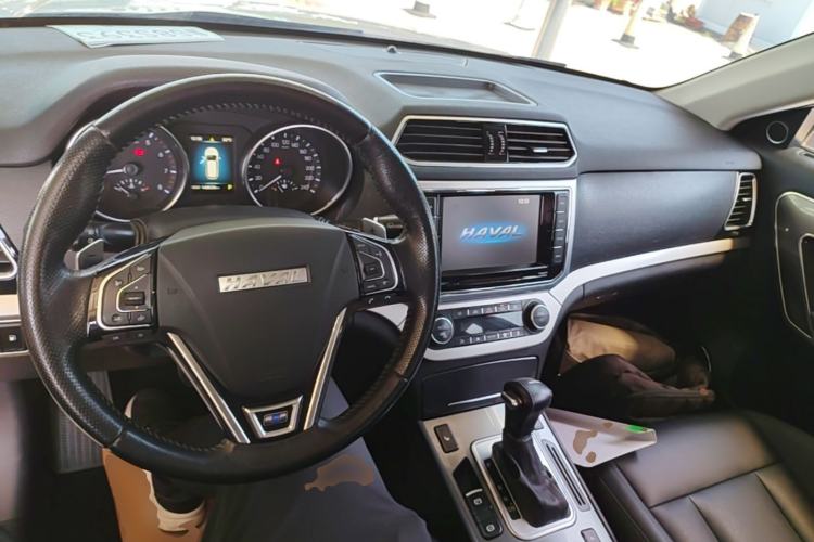 Used Haval H6 Coupe 2015 Blue Label 2.0T Automatic Two-Wheel Drive Prestige Model Center Console