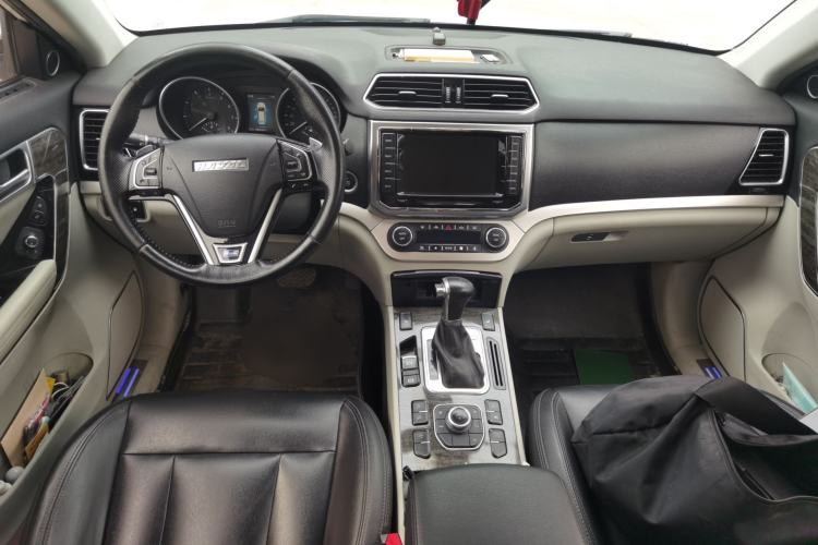 Used Haval H6 Coupe 2015 Blue Label 2.0T Automatic Two-Wheel Drive Prestige Model Center Console