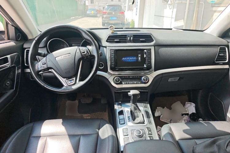 Used Haval H6 Coupe 2015 Blue Label 2.0T Automatic Two-Wheel Drive Elite Model Center Console