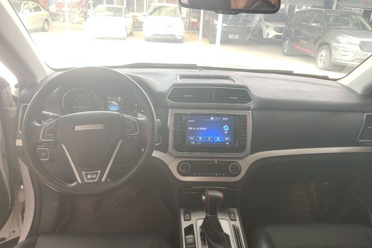 Used Haval H6 Coupe 2015 Blue Label 2.0T Automatic Two-Wheel Drive Elite Model Center Console