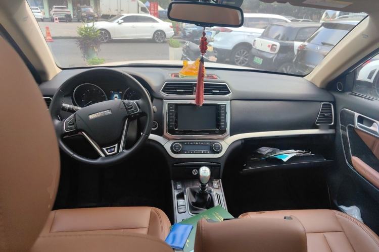 Used Haval H6 Coupe 2015 Blue-Label 2.0T Manual Two-Wheel Drive Prestige Model Center Console
