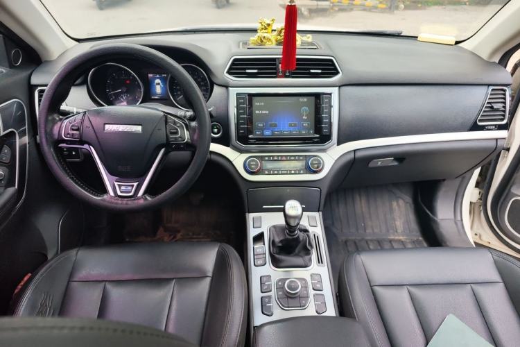 Used Haval H6 Coupe 2015 Blue-Label Facelift 2.0T Manual Two-Wheel Drive Urban Version Center Console