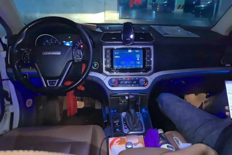 Used Haval H6 Coupe 2015 Blue Label 2.0T Automatic Two-Wheel Drive Elite Model Center Console