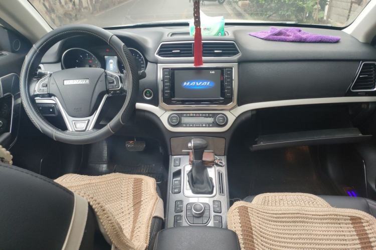 Used Haval H6 Coupe 2015 Blue Label 2.0T Automatic Two-Wheel Drive Prestige Model Center Console