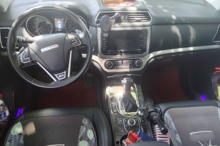Used Haval H6 Coupe 2015 Blue Label 2.0T Automatic Two-Wheel Drive Elite Model Center Console