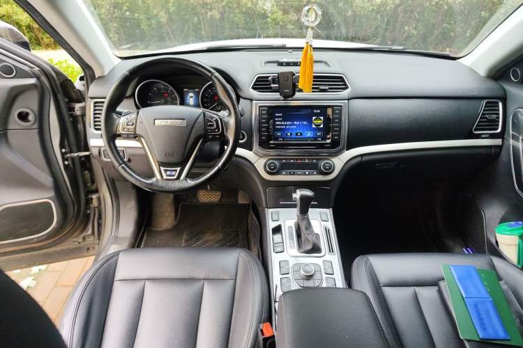 Used Haval H6 Coupe 2015 Blue Label 2.0T Automatic Two-Wheel Drive Elite Model Center Console