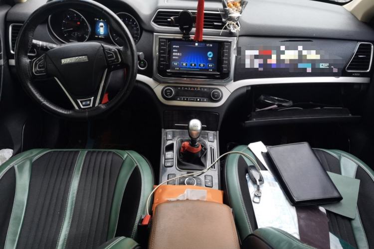 Used Haval H6 Coupe 2015 Blue Label 2.0T Manual Two-Wheel-Drive Elite Model Center Console
