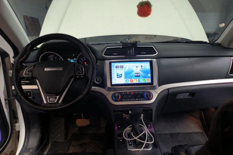 Used Haval H6 Coupe 2015 Blue Label 2.0T Automatic Two-Wheel Drive Elite Model Center Console