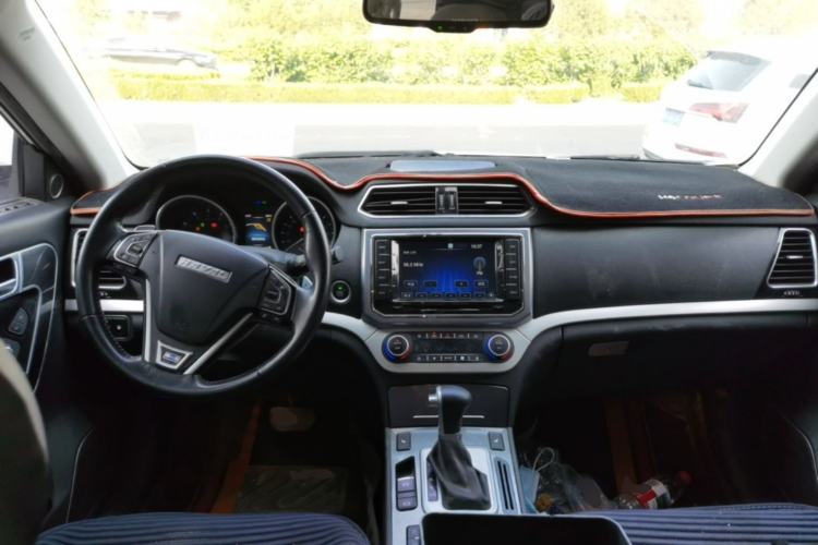 Used Haval H6 Coupe 2015 Blue Label 2.0T Automatic Two-Wheel Drive Elite Model Center Console
