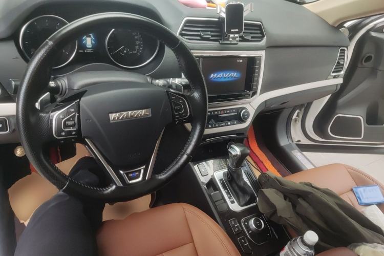 Used Haval H6 Coupe 2015 Blue Label 2.0T Automatic Two-Wheel Drive Prestige Model Center Console