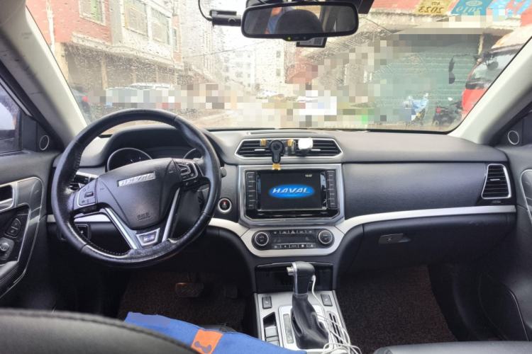 Used Haval H6 Coupe 2015 Blue Label 2.0T Automatic Two-Wheel Drive Elite Model Center Console