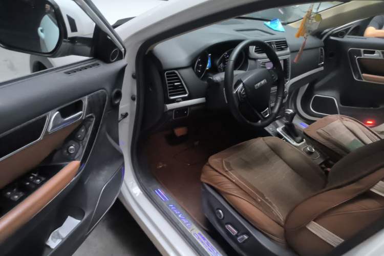 Used Haval H6 Coupe 2015 Blue Label 2.0T Automatic Two-Wheel Drive Prestige Model Driver Seat