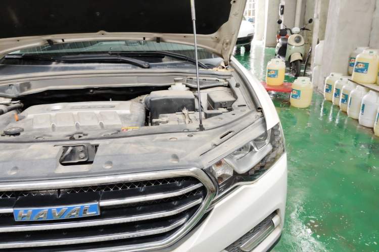 Used Haval H6 Coupe 2015 Blue Label 2.0T Manual 4x4 Elite Model Engine Bay Left