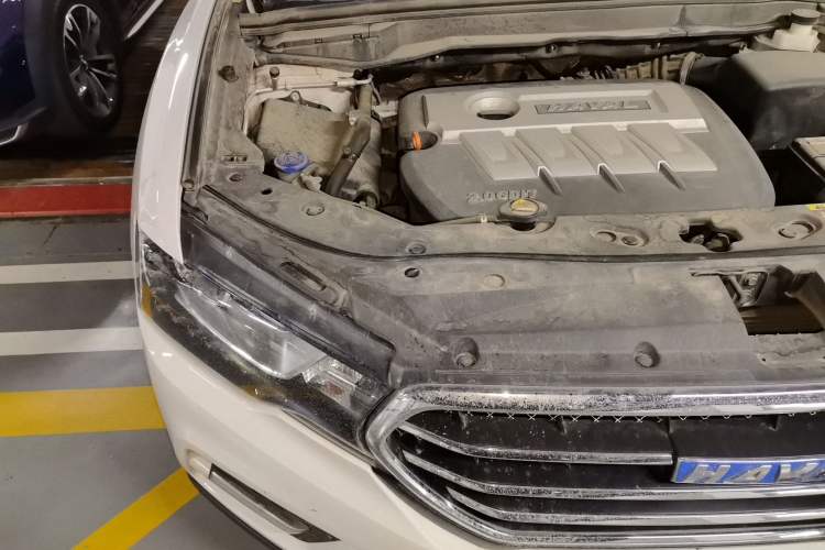 Used Haval H6 Coupe 2015 Blue-Label Facelift 2.0T Manual Two-Wheel Drive Urban Version Engine Bay Right