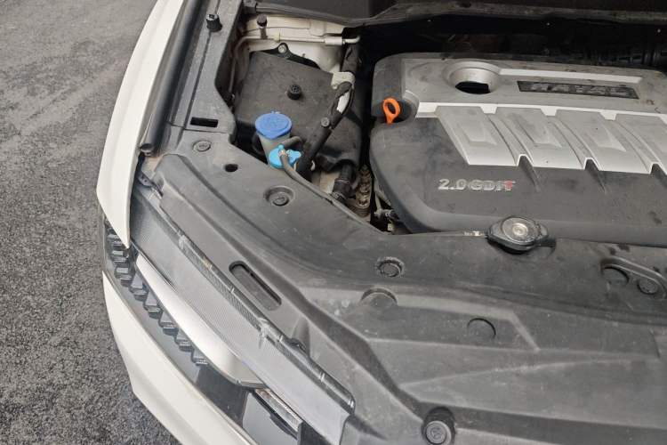 Used Haval H6 Coupe 2015 Blue Label 2.0T Automatic Two-Wheel Drive Elite Model Engine Bay Right