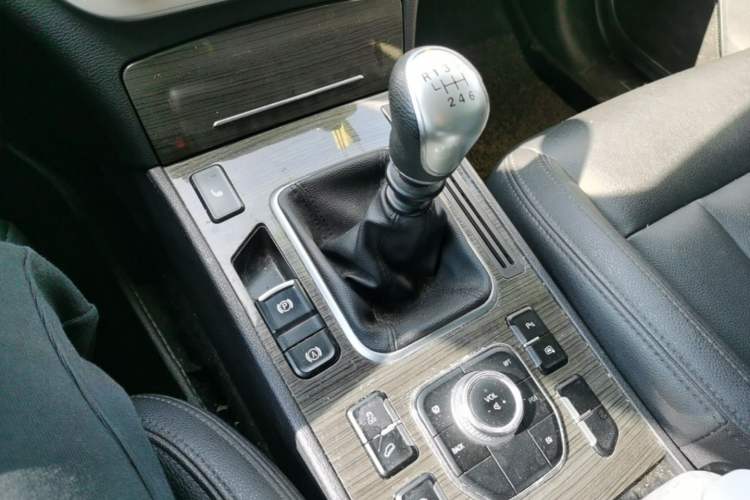 Used Haval H6 Coupe 2015 Blue Label 2.0T Manual Two-Wheel-Drive Elite Model Gear Lever