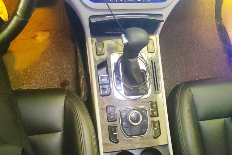 Used Haval H6 Coupe 2015 Blue Label 2.0T Automatic Two-Wheel Drive Elite Model Gear Lever