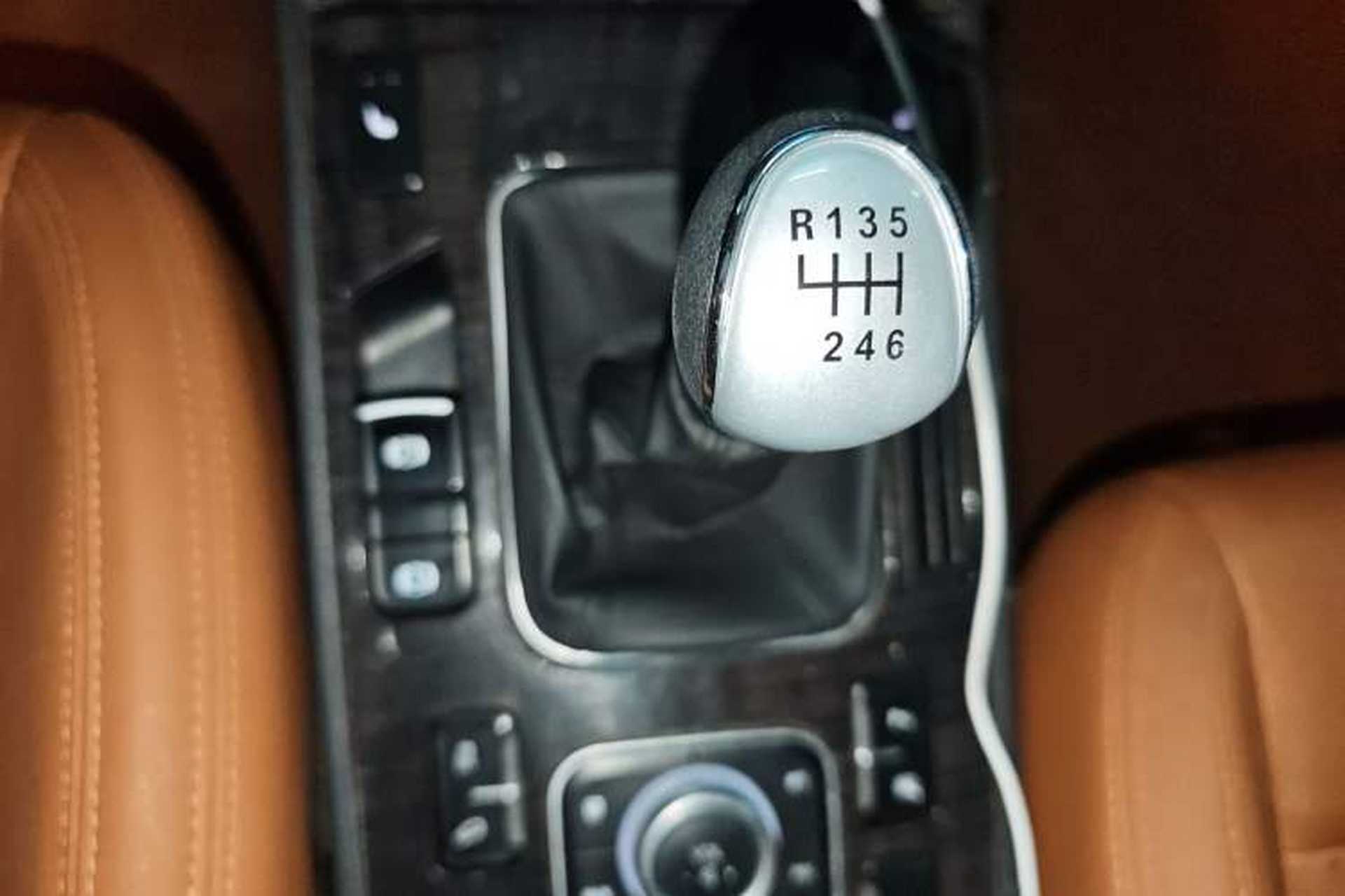 Used Haval H6 Coupe 2015 Blue Label 2.0T Manual Two-Wheel-Drive Elite Model Gear Lever