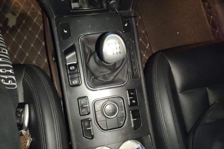 Used Haval H6 Coupe 2015 Blue-Label 2.0T Manual Two-Wheel Drive Prestige Model Gear Lever