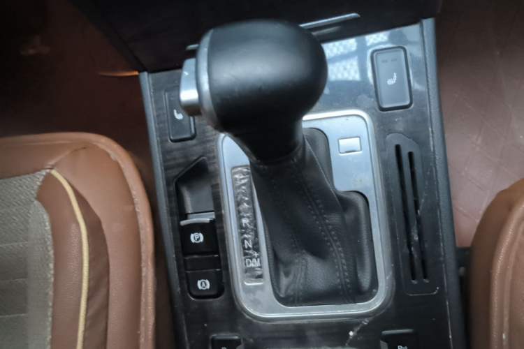 Used Haval H6 Coupe 2015 Blue Label 2.0T Automatic Two-Wheel Drive Prestige Model Gear Lever