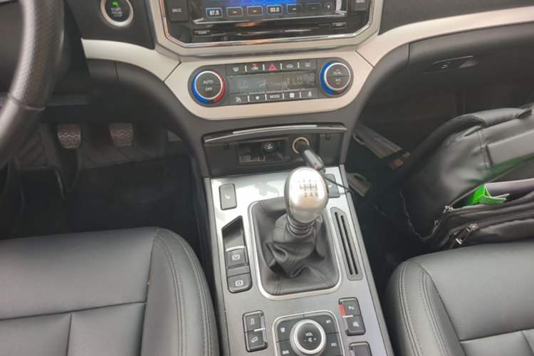 Used Haval H6 Coupe 2015 Blue Label 2.0T Manual Two-Wheel-Drive Elite Model Gear Lever