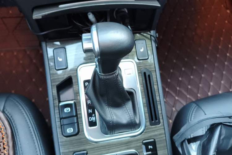 Used Haval H6 Coupe 2015 Blue Label 2.0T Automatic Two-Wheel Drive Elite Model Gear Lever