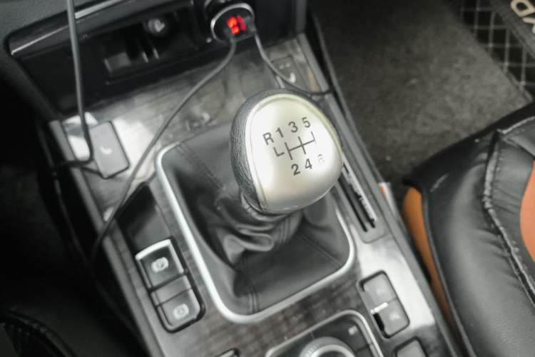 Used Haval H6 Coupe 2015 Blue Label 2.0T Manual Two-Wheel-Drive Elite Model Gear Lever