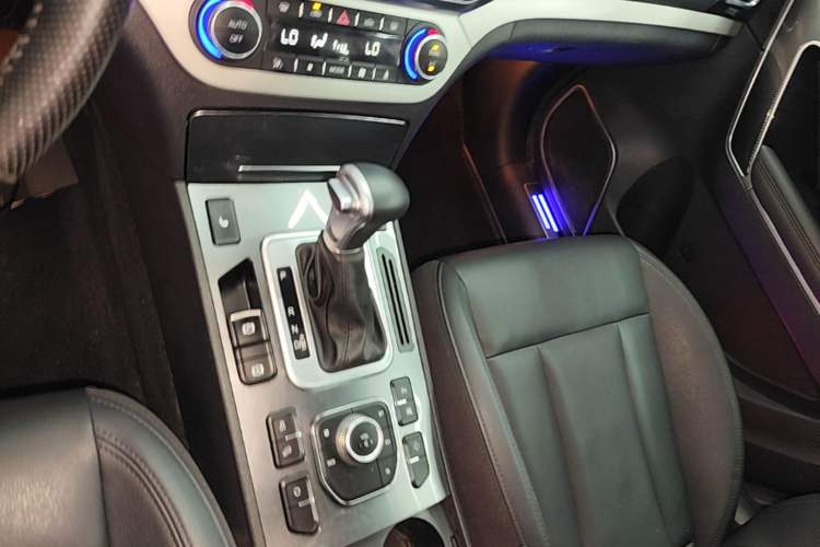 Used Haval H6 Coupe 2015 Blue Label 2.0T Automatic Two-Wheel Drive Elite Model Gear Lever