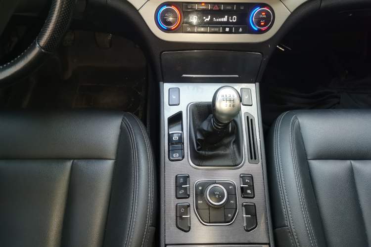 Used Haval H6 Coupe 2015 Blue Label 2.0T Manual Two-Wheel-Drive Elite Model Gear Lever