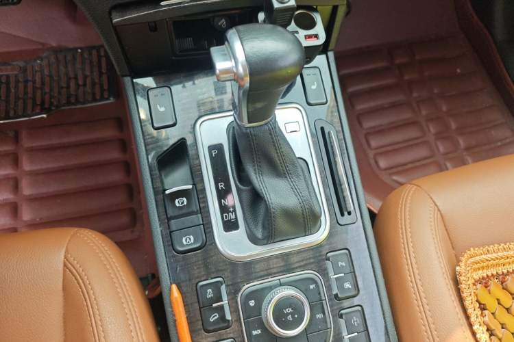 Used Haval H6 Coupe 2015 Blue Label 2.0T Automatic Two-Wheel Drive Elite Model Gear Lever
