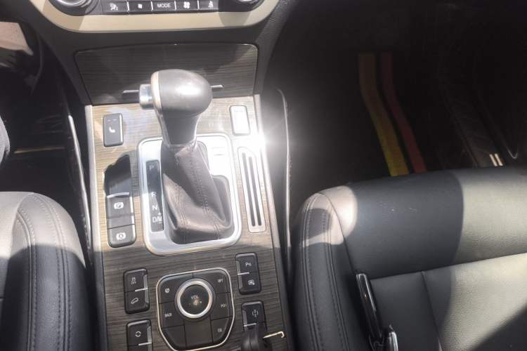 Used Haval H6 Coupe 2015 Blue Label 2.0T Automatic Two-Wheel Drive Prestige Model Gear Lever