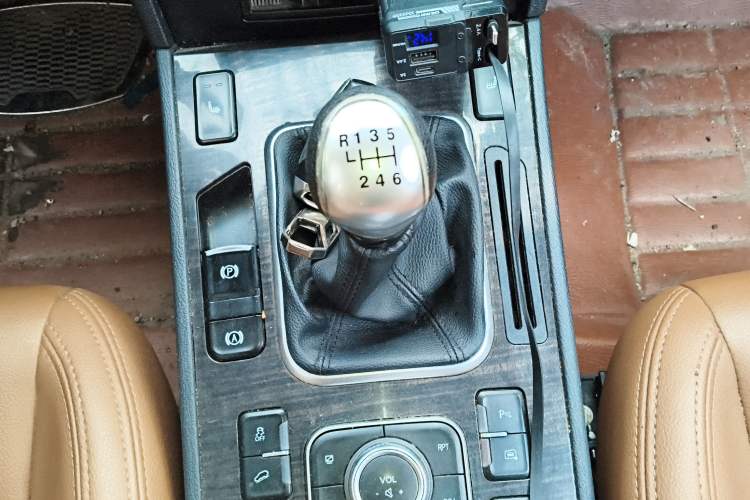 Used Haval H6 Coupe 2015 Blue Label 2.0T Manual 4x4 Elite Model Gear Lever