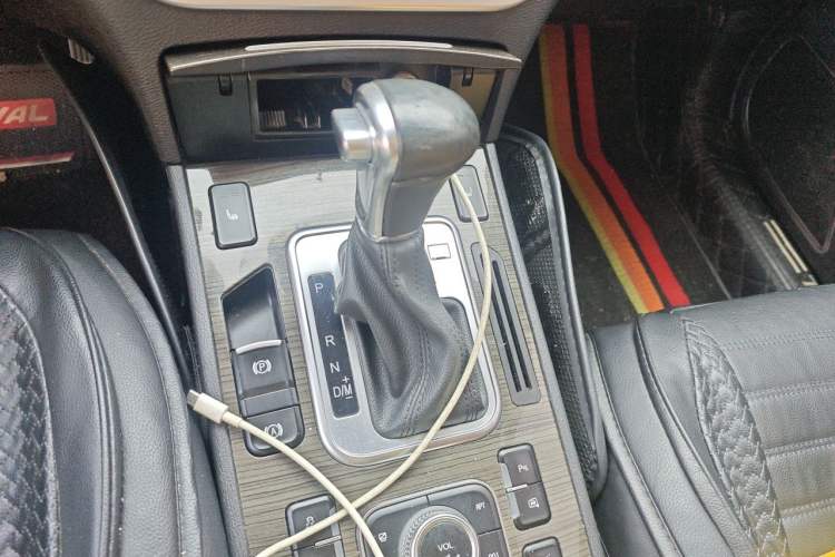 Used Haval H6 Coupe 2015 Blue Label 2.0T Automatic Two-Wheel Drive Prestige Model Gear Lever