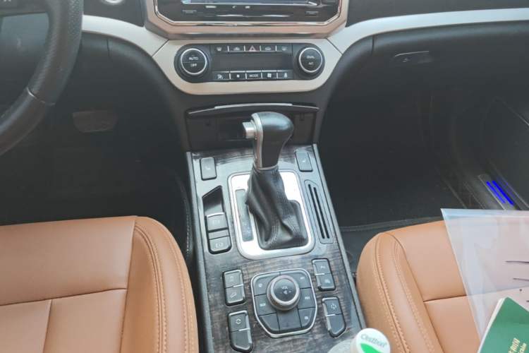 Used Haval H6 Coupe 2015 Blue Label 2.0T Automatic Two-Wheel Drive Elite Model Gear Lever