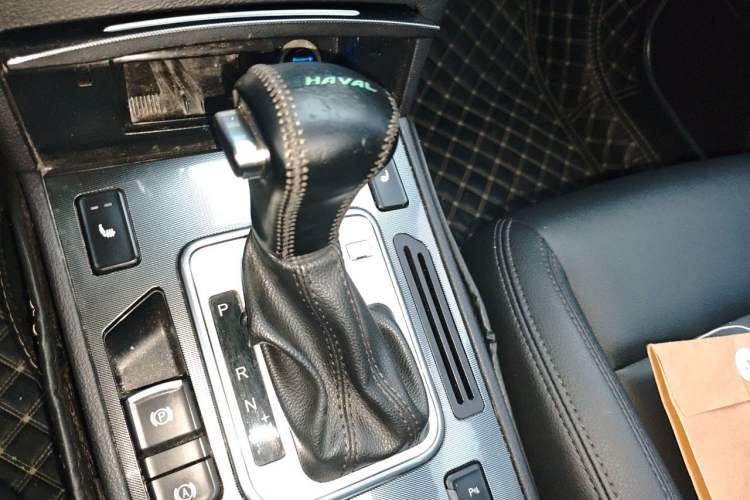 Used Haval H6 Coupe 2015 Blue Label 2.0T Automatic Two-Wheel Drive Elite Model Gear Lever