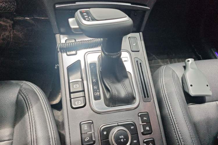 Used Haval H6 Coupe 2015 Blue Label 2.0T Automatic Two-Wheel Drive Elite Model Gear Lever