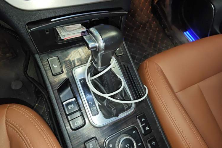 Used Haval H6 Coupe 2015 Blue Label 2.0T Automatic Two-Wheel Drive Elite Model Gear Lever