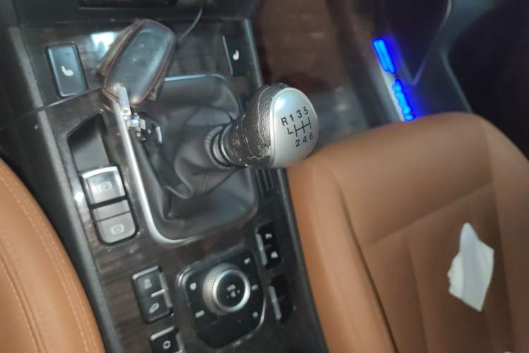 Used Haval H6 Coupe 2015 Blue Label 2.0T Manual Two-Wheel Drive Urban Model Gear Lever