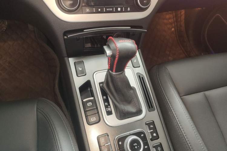 Used Haval H6 Coupe 2015 Blue Label 2.0T Automatic Two-Wheel Drive Elite Model Gear Lever