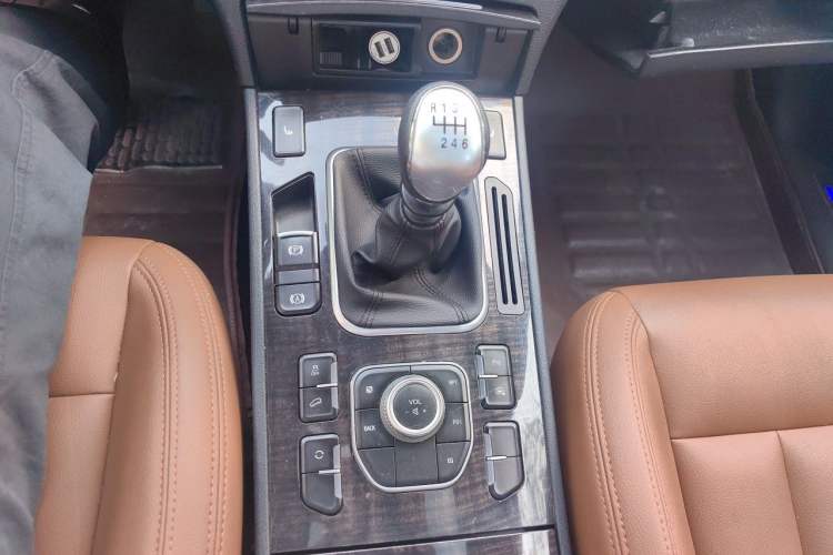 Used Haval H6 Coupe 2015 Blue-Label 2.0T Manual Two-Wheel Drive Prestige Model Gear Lever