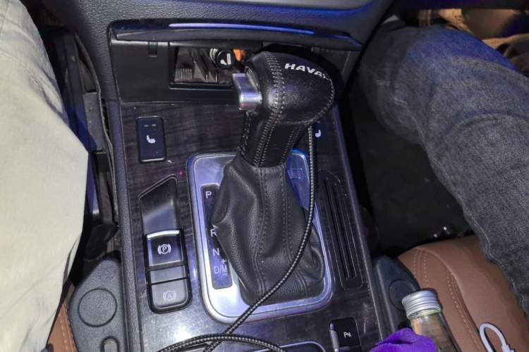 Used Haval H6 Coupe 2015 Blue Label 2.0T Automatic Two-Wheel Drive Elite Model Gear Lever
