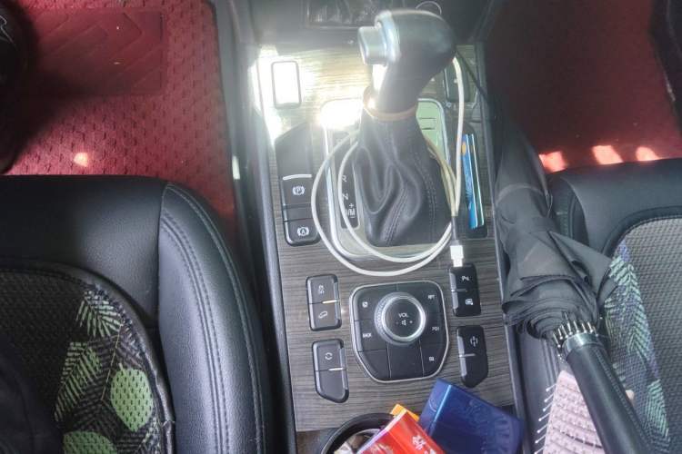 Used Haval H6 Coupe 2015 Blue Label 2.0T Automatic Two-Wheel Drive Elite Model Gear Lever